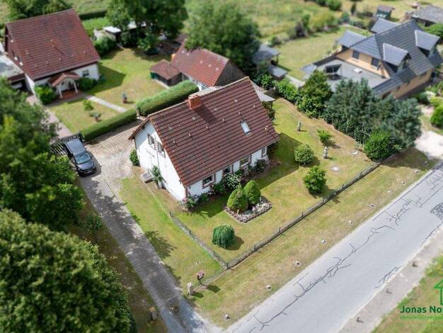 Einfamilienhaus zum Kauf provisionsfrei 105.000 € 5 Zimmer 158 m² 775 m² Grundstück Dorfstraße 14 Zickhusen 19069