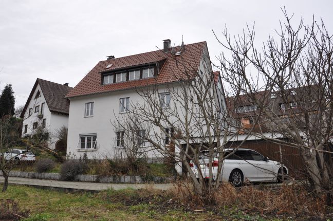 Mehrfamilienhaus zum Kauf 530.000 € 11 Zimmer 188 m²<br/>Wohnfläche 439 m²<br/>Grundstück Uhlbach Stuttgart 70329