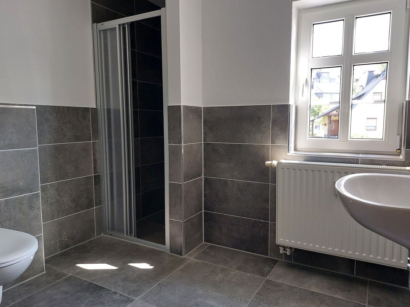 Wohnung zur Miete 750 € 5 Zimmer 120 m²<br/>Wohnfläche 2.<br/>Geschoss ab sofort<br/>Verfügbarkeit Auerbacher Straße 14 Gornsdorf 09390