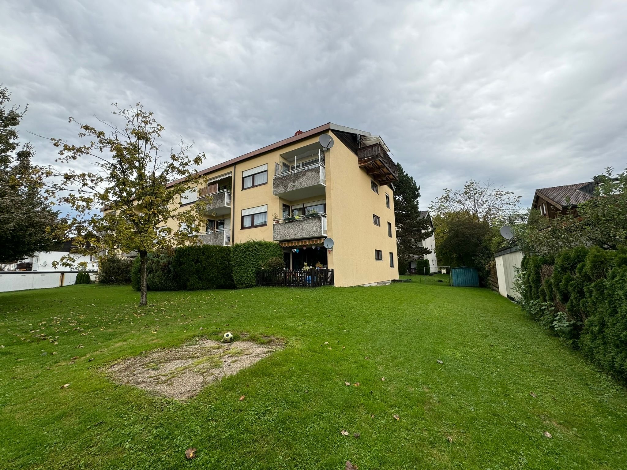 Wohnung zum Kauf provisionsfrei 360.000 € 3 Zimmer 75 m²<br/>Wohnfläche 1.<br/>Geschoss ab sofort<br/>Verfügbarkeit Kolbermoor 83059