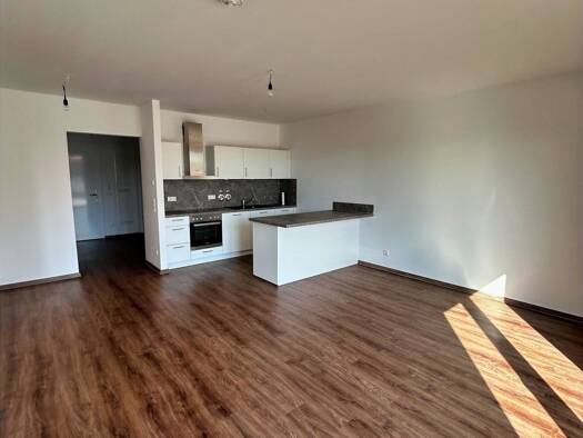 Wohnung zur Miete 972 € 3 Zimmer 81 m² frei ab sofort Burgau Burgau 89331