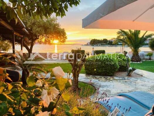 Haus zum Kauf 3.000.000 € 13 Zimmer 499 m² Šibenik