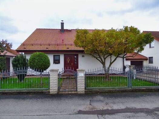 Einfamilienhaus zum Kauf 220.000 € 5 Zimmer 142 m² 551 m² Grundstück Röderau-Bobersen Zeithain 01619