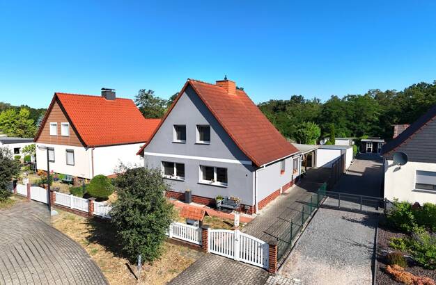 Einfamilienhaus zum Kauf 179.000 € 5 Zimmer 134,2 m² 857 m² Grundstück frei ab 01.03.2026 Robert-Blum-Straße 8 Wolfen Bitterfeld-Wolfen/ Wolfen 06766