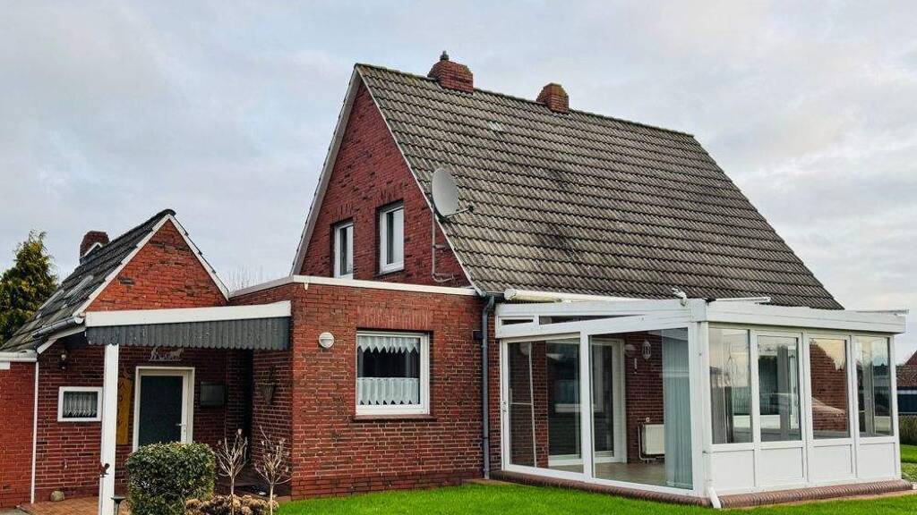 Einfamilienhaus zum Kauf 219.000 € 6 Zimmer 126,3 m² 832 m² Grundstück Hamswehrum Krummhörn / Hamswehrum 26736