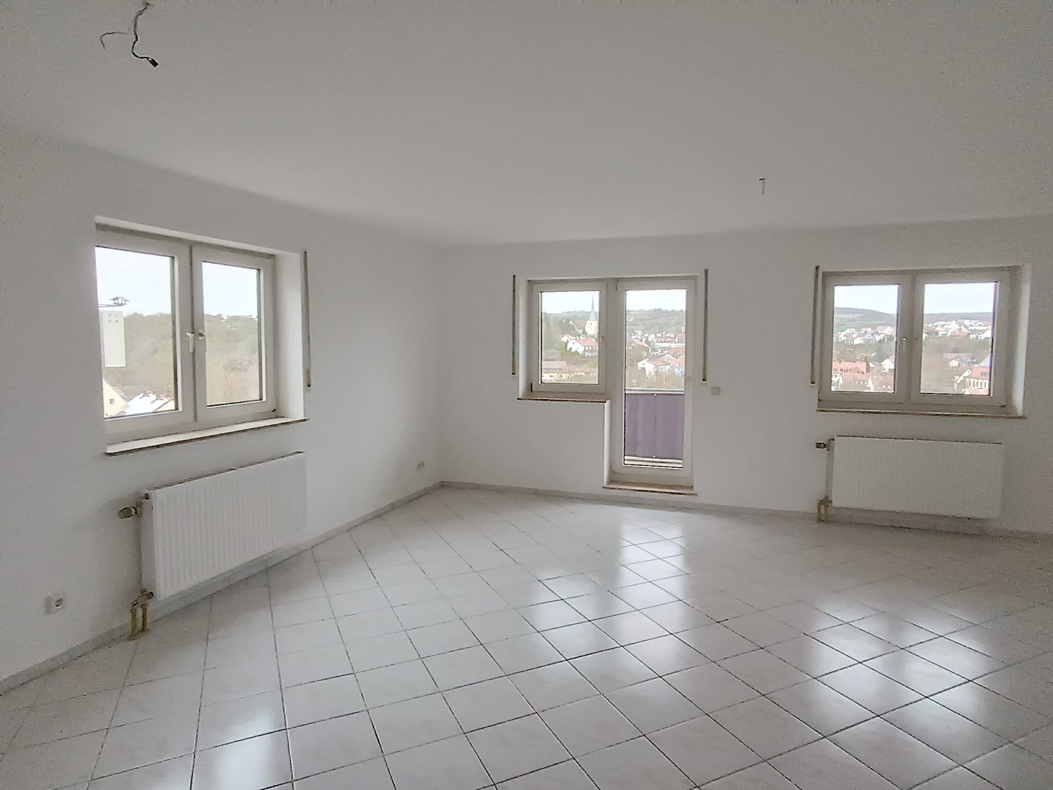 Wohnung zur Miete 790 € 2,5 Zimmer 90 m²<br/>Wohnfläche 2.<br/>Geschoss 01.12.2024<br/>Verfügbarkeit Konrad-Adenauer-Str. Rimpar Rimpar 97222