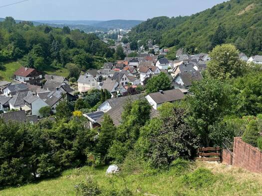 Grundstück zum Kauf 75.000 € 584 m² Grundstück Baugenehmigung vorhanden frei ab sofort Leubsdorf Leubsdorf 53547