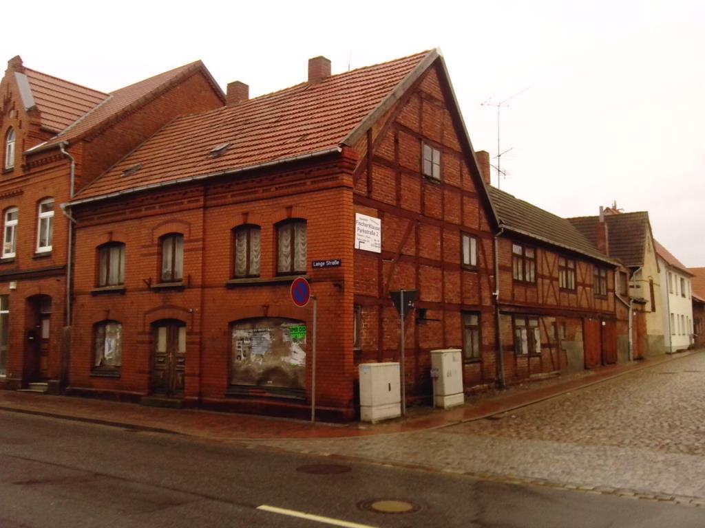 Mehrfamilienhaus zum Kauf 8.000 € 10 Zimmer 200 m²<br/>Wohnfläche 404 m²<br/>Grundstück Goldberg Goldberg 19399