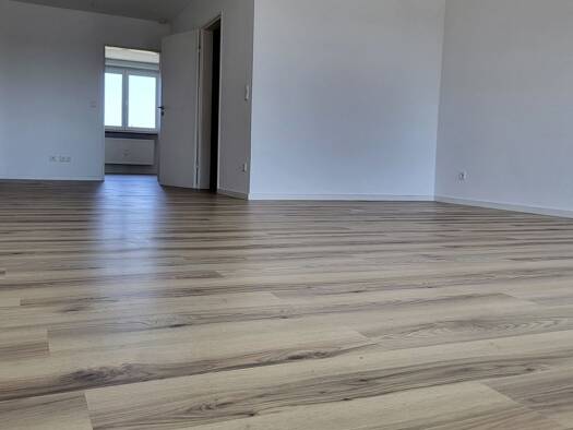 Wohnung zur Miete 925 € 3 Zimmer 82,5 m² Geschoss 2/3 frei ab 01.10.2026 Großschwarzenlohe Wendelstein 90530