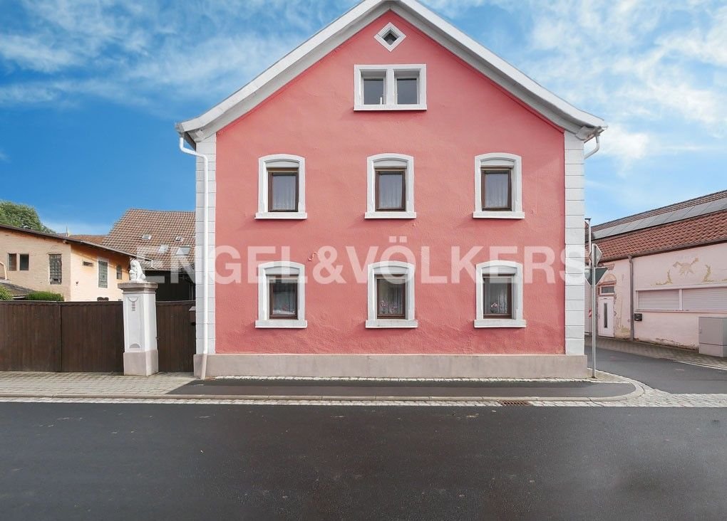 Bauernhaus zum Kauf 179.000 € 6 Zimmer 204 m²<br/>Wohnfläche 613 m²<br/>Grundstück Greßthal Greßthal 97535