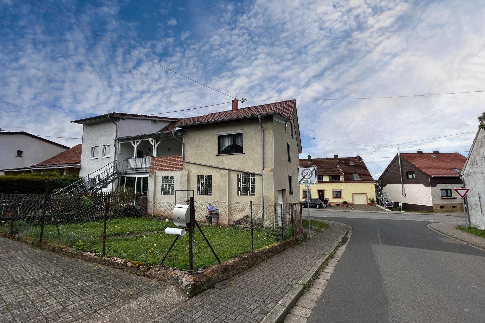 Reihenendhaus zum Kauf 129.000 € 6 Zimmer 170,8 m²<br/>Wohnfläche 216 m²<br/>Grundstück ab sofort<br/>Verfügbarkeit Hüttigweiler Illingen 66557