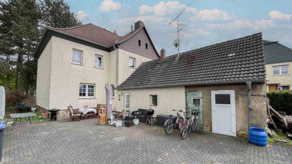 Doppelhaushälfte zum Kauf 120.000 € 6 Zimmer 140,1 m² 250,1 m² Grundstück Brehna Sandersdorf-Brehna 06796