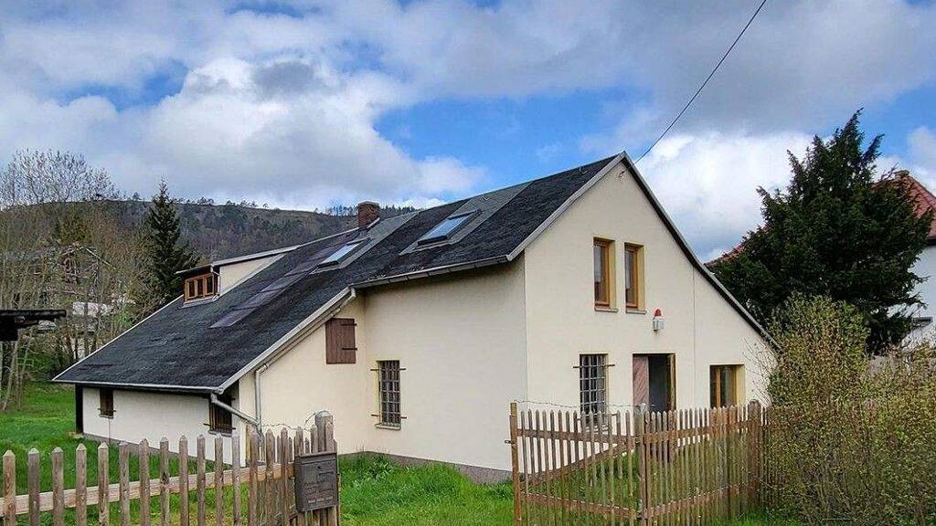 Einfamilienhaus zum Kauf 295.000 € 229 m² 1.260 m² Grundstück Göschwitz Jena 07745