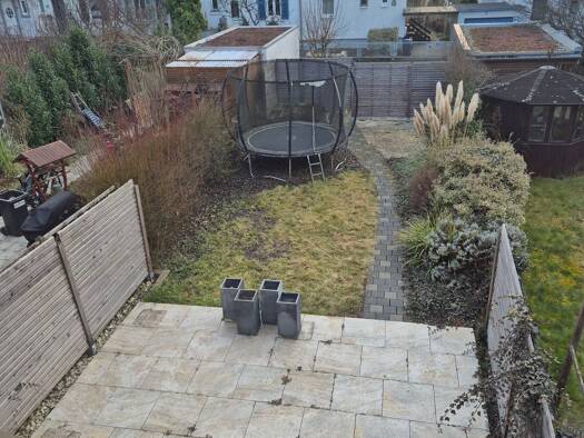 Reihenhaus zur Miete 1.800 € 4,5 Zimmer 120 m² 230 m² Grundstück frei ab 01.03.2026 Oberesslingen Esslingen am Neckar 73730