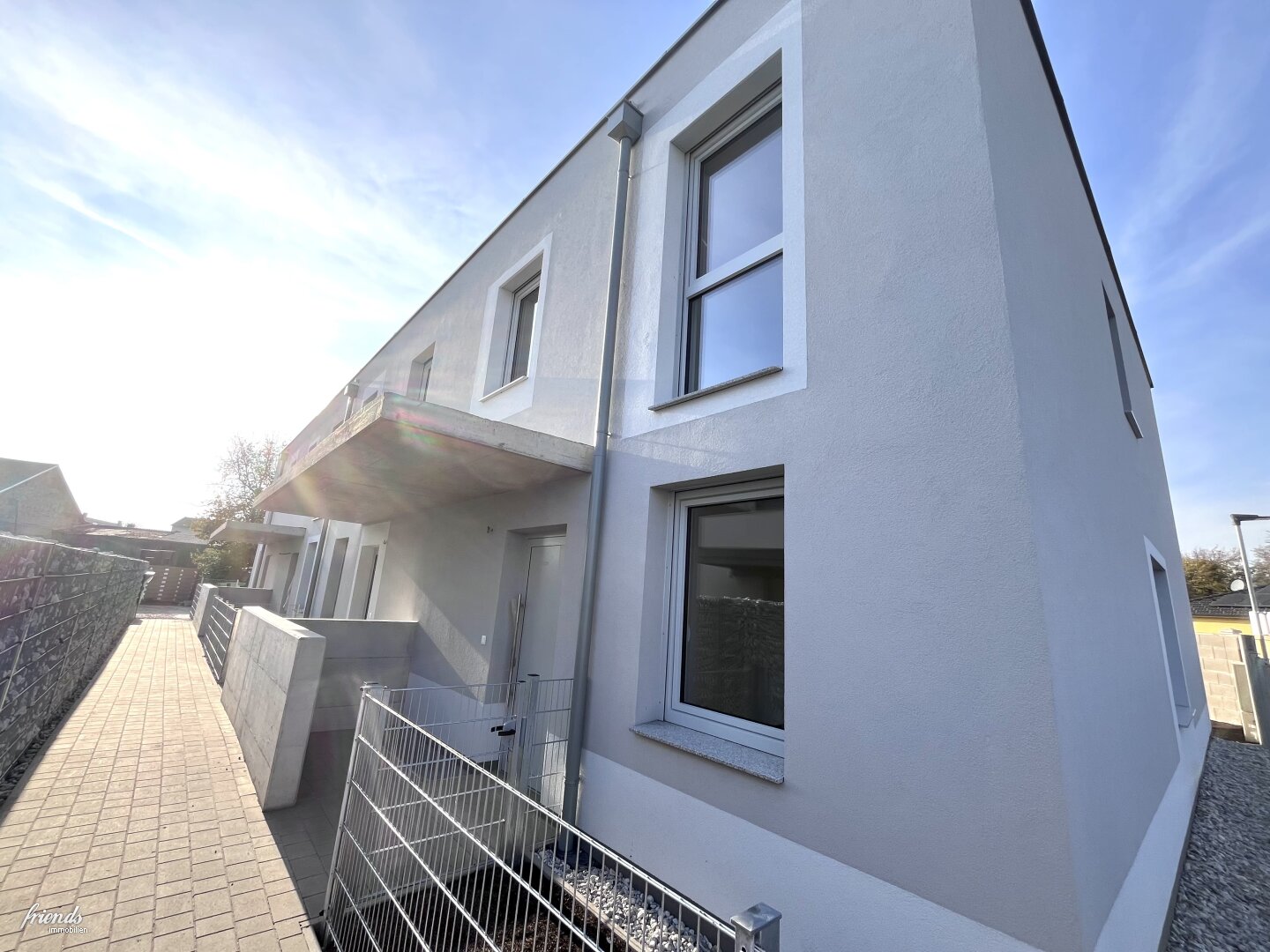 Reihenendhaus zur Miete 1.976 € 4 Zimmer 104,8 m²<br/>Wohnfläche 134,6 m²<br/>Grundstück ab sofort<br/>Verfügbarkeit Bahnstraße Tattendorf 2523