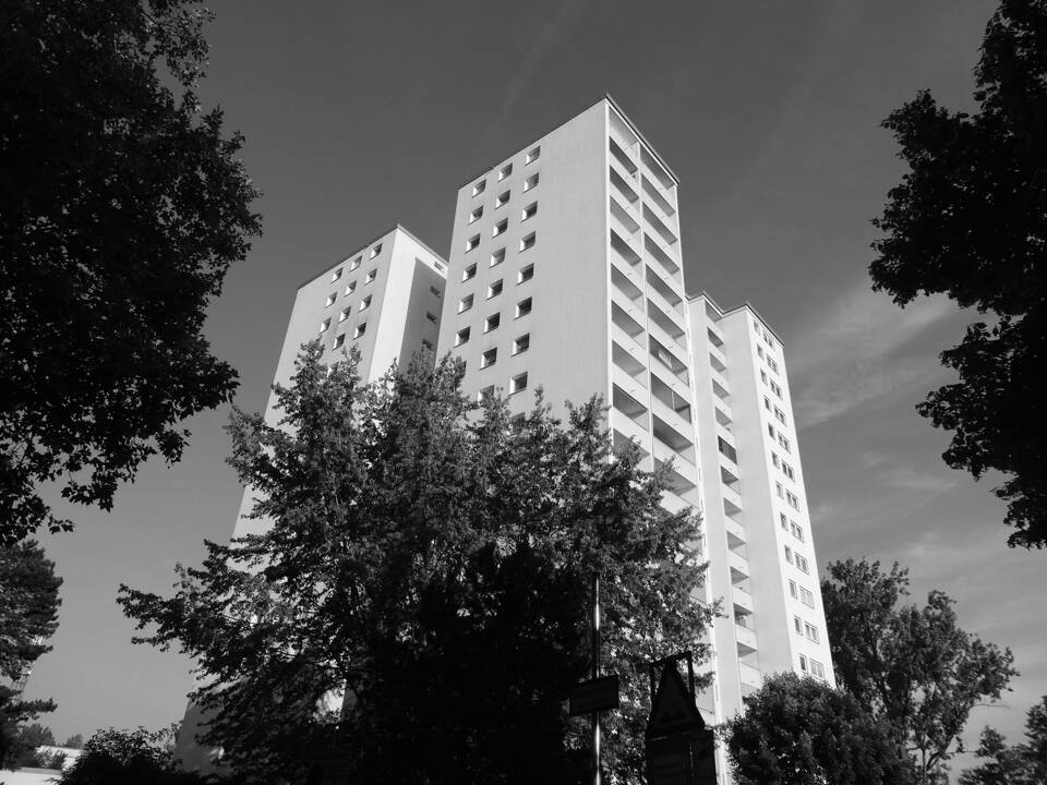 Sanierte Kapitalanlage mit Balkon in ruhiger Lage von Lamboy - zuverlässig vermietet!
