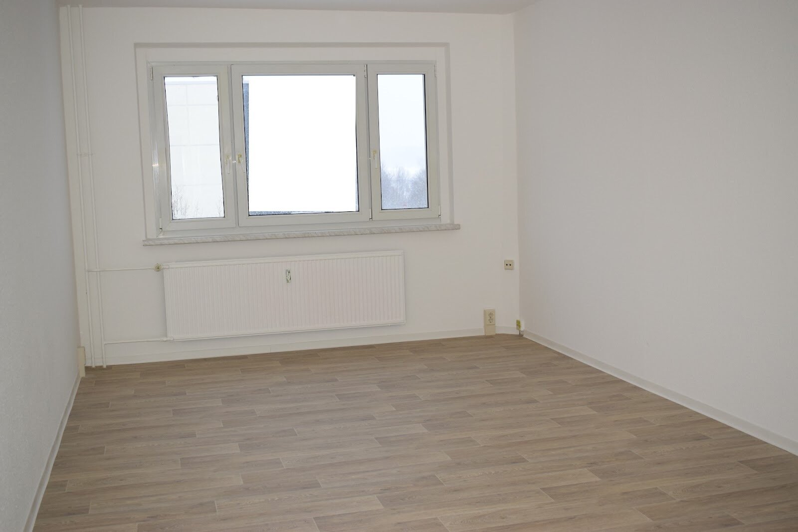 Wohnung zur Miete 230 € 1 Zimmer 42,1 m²<br/>Wohnfläche 4.<br/>Geschoss 15.02.2025<br/>Verfügbarkeit Südstraße 11 Ohrdruf 99885