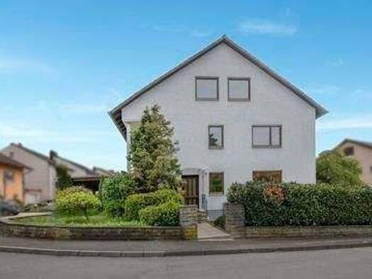 Haus zum Kauf 435.000 € 7 Zimmer 234 m² 384 m² Grundstück frei ab sofort Kleinrinderfeld 97271