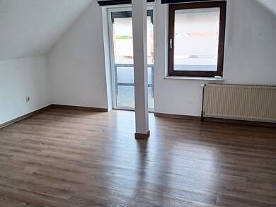 Wohnung zur Miete 725 € 3 Zimmer 92,4 m² Dachgeschoss frei ab 01.08.2025 Hüttengesäßer Str. 2 Marköbel Hammersbach , Hess 63546