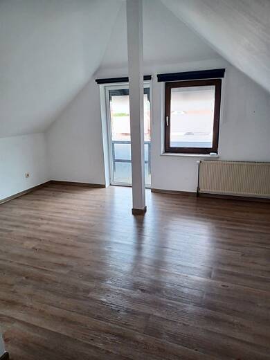 Wohnung zur Miete 725 € 3 Zimmer 92,4 m² Dachgeschoss frei ab 01.08.2025 Hüttengesäßer Str. 2 Marköbel Hammersbach , Hess 63546