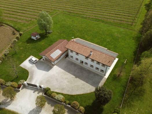 Einfamilienhaus zum Kauf 950.000 € 5 Zimmer 366 m² 3.466 m² Grundstück Fiume Veneto, Pordenone 33080