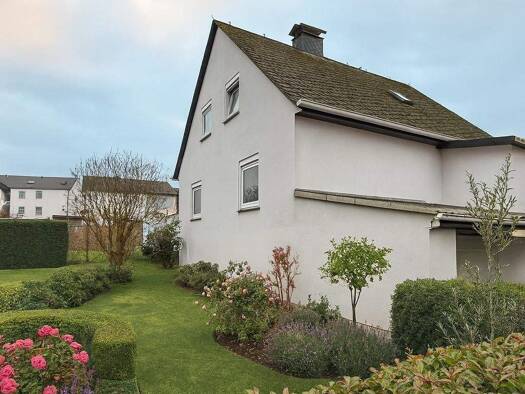 Einfamilienhaus zum Kauf 285.000 € 5 Zimmer 120 m² 350 m² Grundstück Großen-Linden Linden 35440