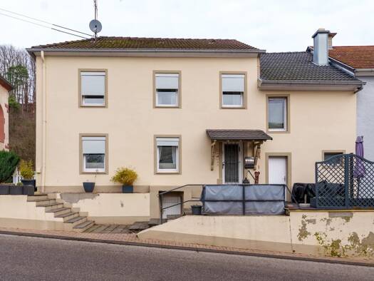 Doppelhaushälfte zum Kauf 270.000 € 3 Zimmer 160 m² 807 m² Grundstück Kollesleuken Freudenburg 54450