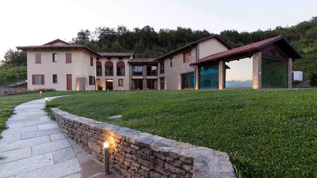 Haus zum Kauf 3.900.000 € 17 Zimmer 1.000 m² 230.000 m² Grundstück Cissone 12050