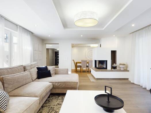 Haus zum Kauf provisionsfrei 9 Zimmer 230 m² 1.314 m² Grundstück Holzminden 37603