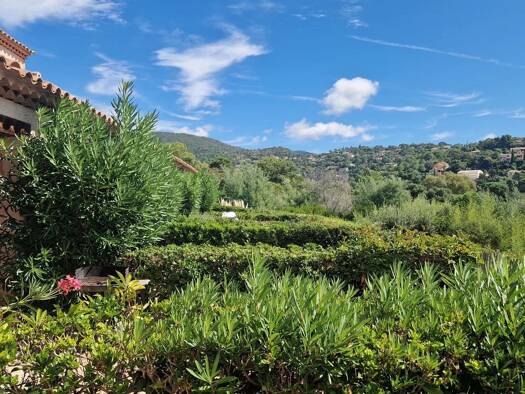 Sonstiges zum Kauf 5.360.000 € 22 Zimmer 3.198 m² Grundstück LE LAVANDOU 83980