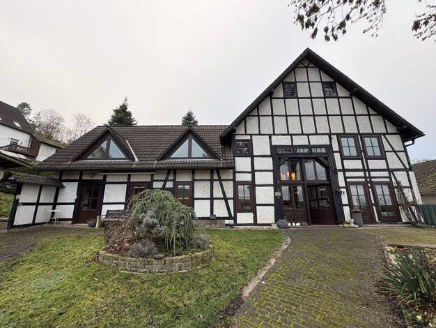 Haus zum Kauf 229.000 € 8 Zimmer 205 m² 1.350 m² Grundstück Oesdorf Marsberg / Oesdorf 34431