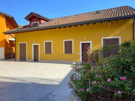 Doppelhaushälfte zum Kauf 295.000 € 3 Zimmer 120 m² frei ab sofort Via Torino Arona 28041