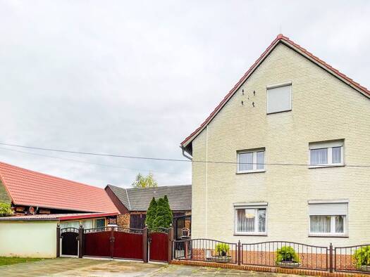 Bauernhaus zum Kauf 349.000 € 6 Zimmer 220 m² 2.270 m² Grundstück frei ab 01.11.2026 Gorden Gorden-Staupitz 03238