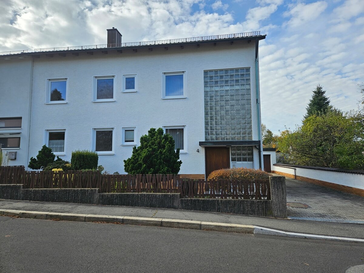 Mehrfamilienhaus zum Kauf 490.000 € 8 Zimmer 188,6 m²<br/>Wohnfläche 1.169 m²<br/>Grundstück Weiden - Ost II Weiden 92637