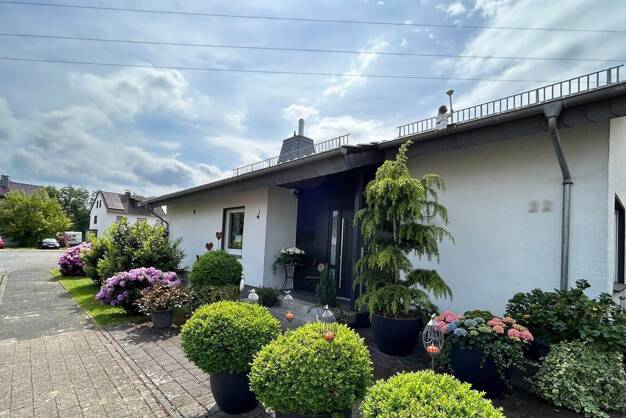 Bungalow zum Kauf 5 Zimmer 100 m² 1.183 m² Grundstück Brake Lemgo 32657