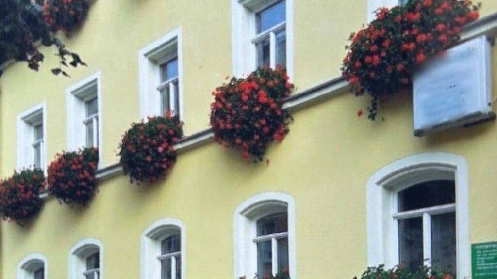 Reihenmittelhaus zum Kauf 124.000 € 9 Zimmer 169 m² 130 m² Grundstück Ronneburg 07580