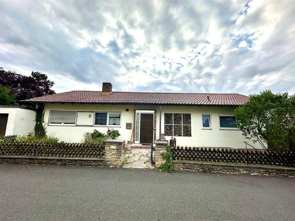 Immobilie in Weikersheim - Wohnhaus in ruhiger Lage mit Aussicht und Garten - Bild 0