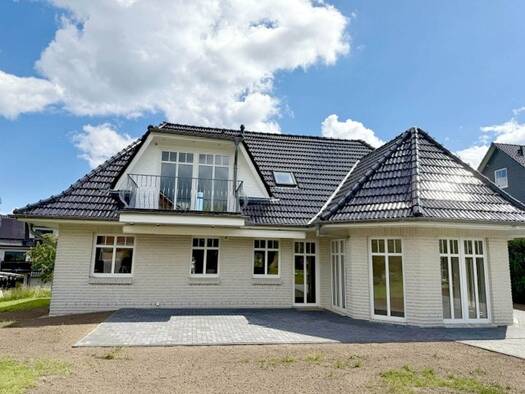 Einfamilienhaus zur Miete 2.750 € 5,5 Zimmer 182 m² 900 m² Grundstück frei ab sofort Travemünde Travemünde 23570