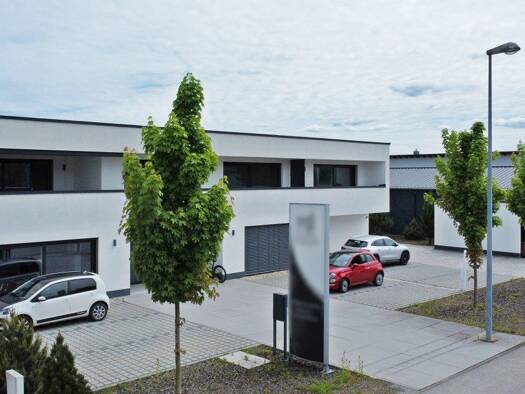 Wohn- und Geschäftshaus zum Kauf als Kapitalanlage geeignet 1.575.000 € 739 m² 2.184 m² Grundstück Pankofen Plattling 94447