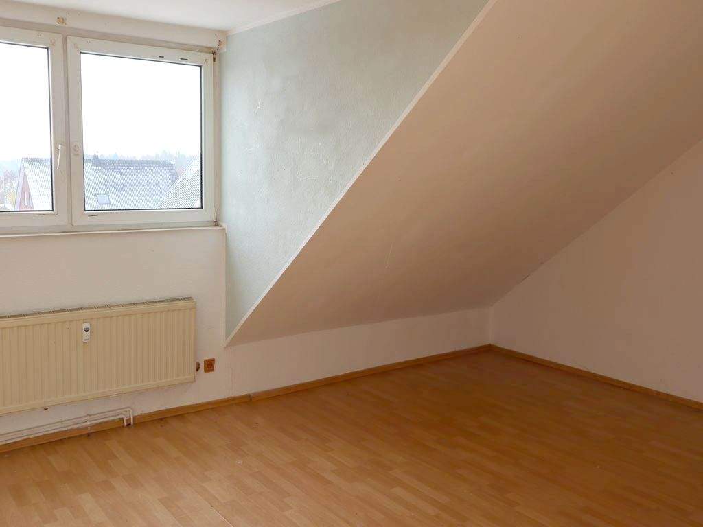 Immobilie in Wurster Nordseeküste - Nah am Wasser: Großzügige 3-Zimmer-DG-Wohnung mit Balkon - Bild 0