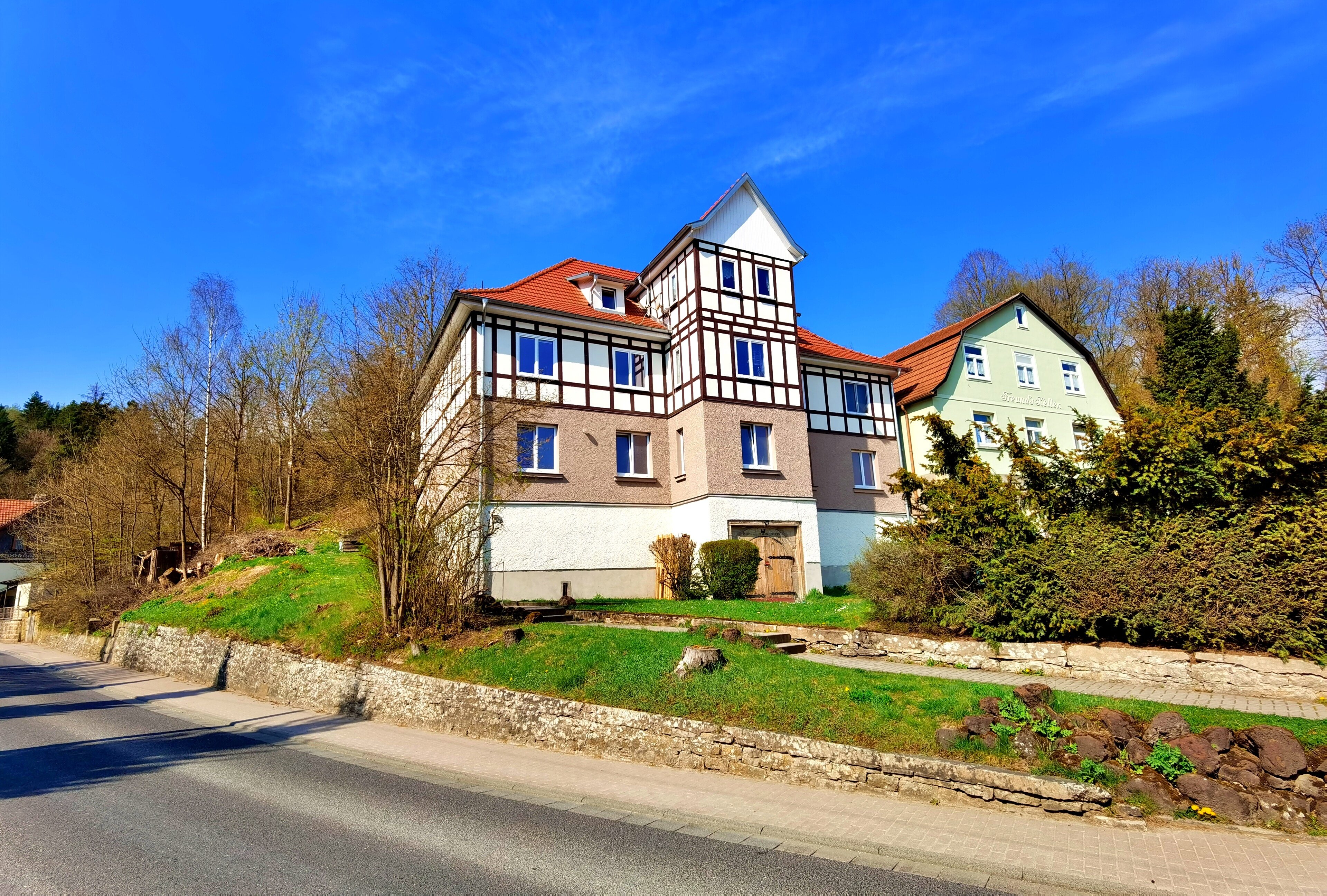 Mehrfamilienhaus zum Kauf 245.000 € 14 Zimmer 385 m²<br/>Wohnfläche 1.240 m²<br/>Grundstück Themar Themar 98660