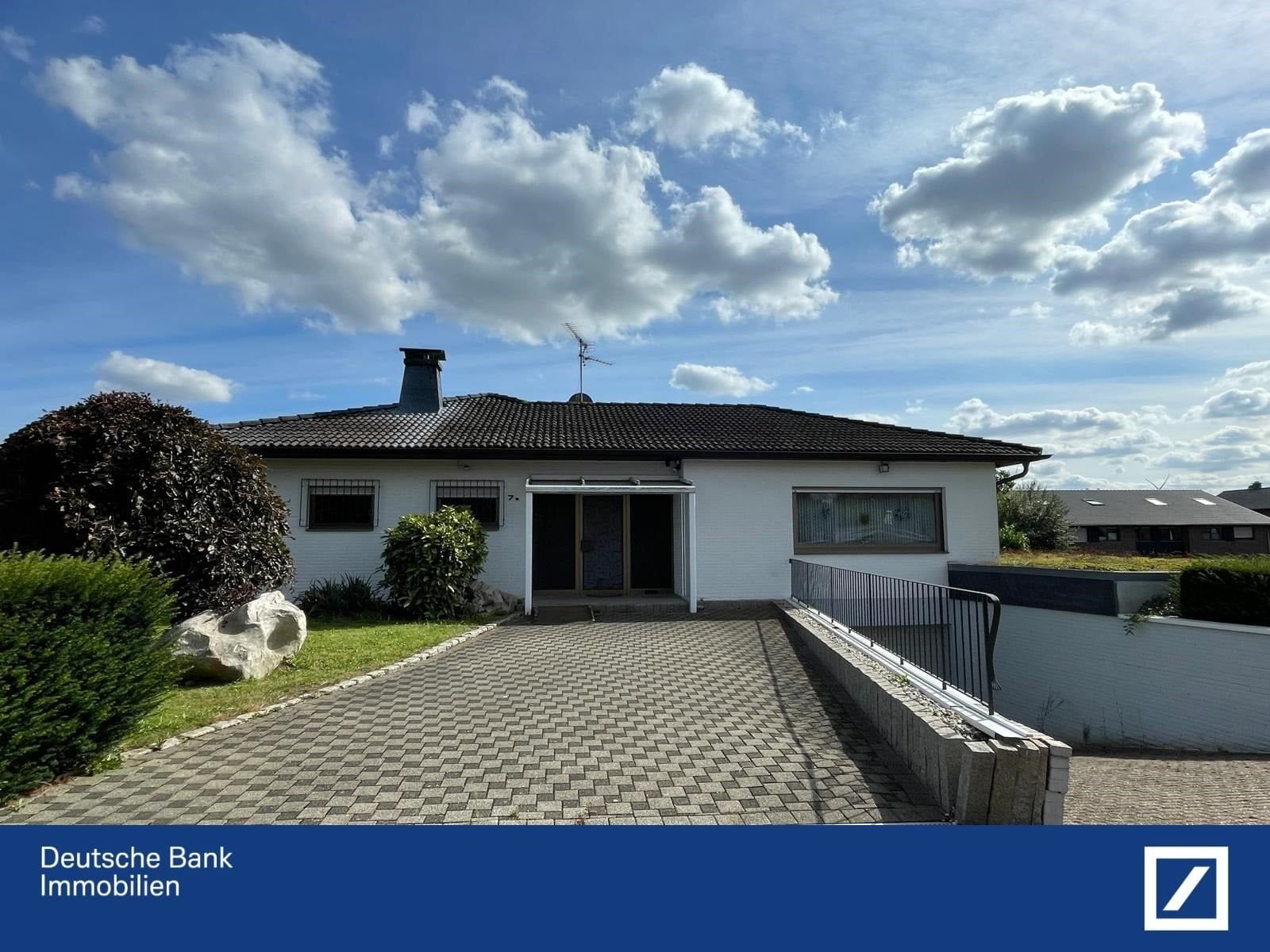 Bungalow zum Kauf 479.000 € 4 Zimmer 156 m²<br/>Wohnfläche 1.000 m²<br/>Grundstück 01.11.2024<br/>Verfügbarkeit Hasselsweiler Titz 52445