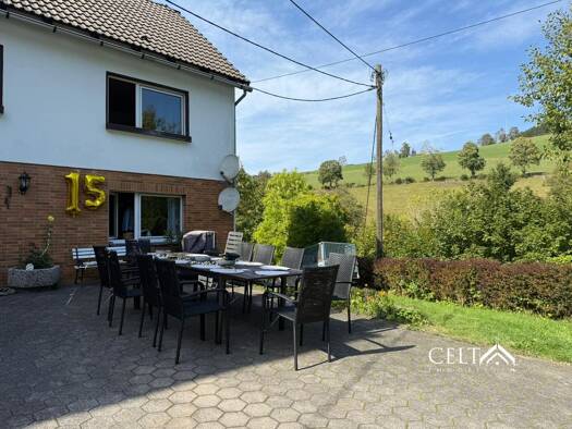Doppelhaushälfte zum Kauf 185.000 € 5 Zimmer 106 m² 869 m² Grundstück Girkhausen Bad Berleburg 57319