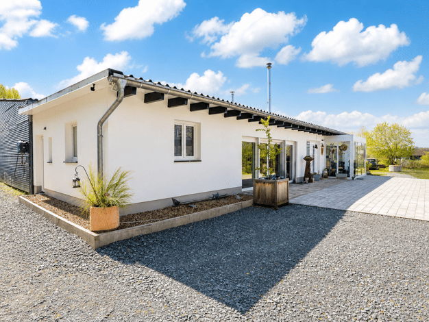 Bungalow zum Kauf 3 Zimmer 127 m² 3.300 m² Grundstück Schwalbach Schöffengrund 35641