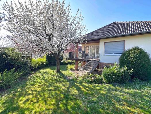 Bungalow zum Kauf 1.050.000 € 7 Zimmer 248,3 m² 723 m² Grundstück frei ab sofort Bad Vilbel 61118