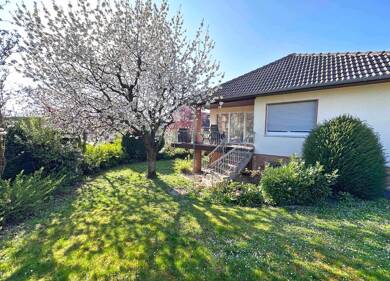 Bungalow zum Kauf 1.050.000 € 7 Zimmer 248,3 m² 723 m² Grundstück Bad Vilbel Bad Vilbel 61118