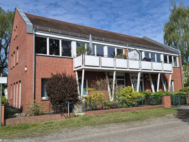 Mehrfamilienhaus zum Kauf als Kapitalanlage geeignet 1.590.000 € 17 Zimmer 569 m² 1.445 m² Grundstück Dorfaue Zeuthen 15738