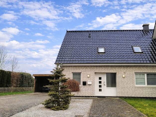 Doppelhaushälfte zum Kauf 320.000 € 5 Zimmer 139,3 m² 697 m² Grundstück Leezdorf 26529