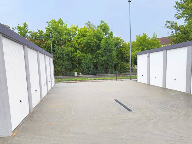 Garage zur Miete 87 € Ikarusstraße 999 Merseburg 06217