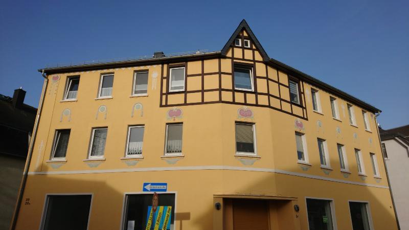 Wohnung zur Miete 390 € 2 Zimmer 64 m²<br/>Wohnfläche 01.10.2024<br/>Verfügbarkeit Meinsdorfer Straße 20 Limbach-Oberfrohna Limbach-Oberfrohna 09212